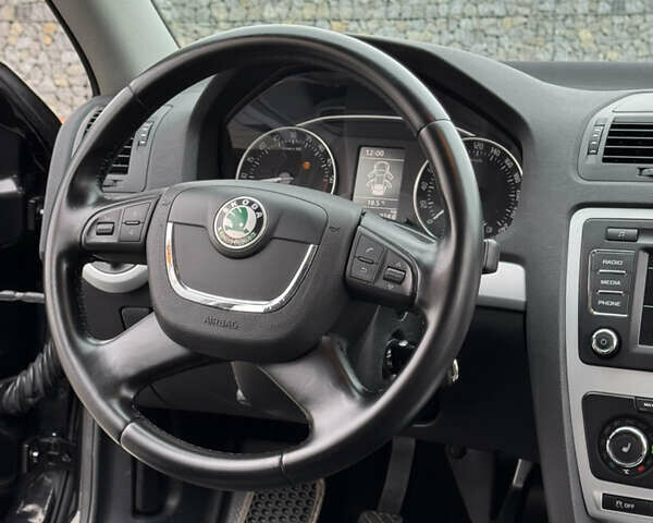 Черный Шкода Октавия, объемом двигателя 1.6 л и пробегом 264 тыс. км за 7850 $, фото 32 на Automoto.ua