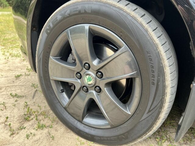 Черный Шкода Октавия, объемом двигателя 2 л и пробегом 288 тыс. км за 9699 $, фото 7 на Automoto.ua