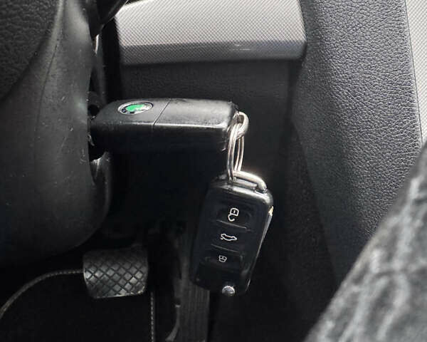 Черный Шкода Октавия, объемом двигателя 2 л и пробегом 196 тыс. км за 9700 $, фото 27 на Automoto.ua