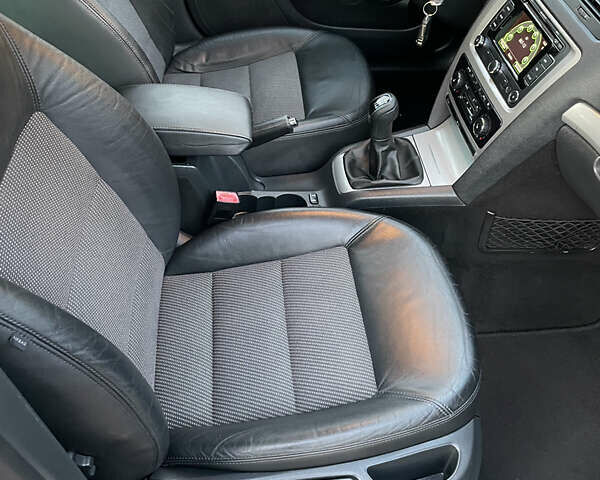 Чорний Шкода Октавія, об'ємом двигуна 2 л та пробігом 228 тис. км за 10799 $, фото 59 на Automoto.ua