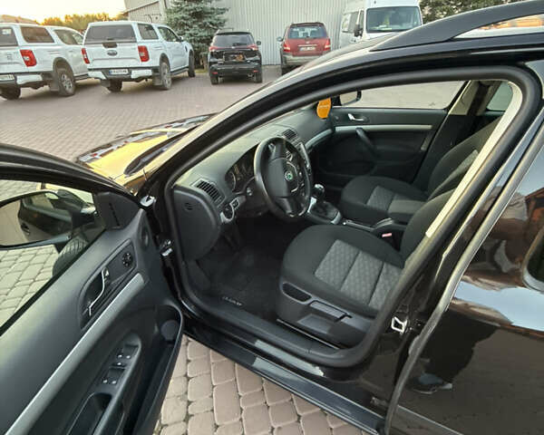 Черный Шкода Октавия, объемом двигателя 1.6 л и пробегом 255 тыс. км за 9100 $, фото 17 на Automoto.ua