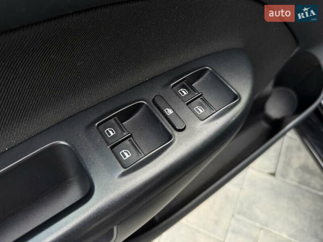 Шкода Октавия 2012 в Луцке на Automoto.ua Черный Шкода Октавия, объемом двигателя 1.6 л и пробегом 182 тыс. км за 9799 $, фото 6 на Automoto.ua