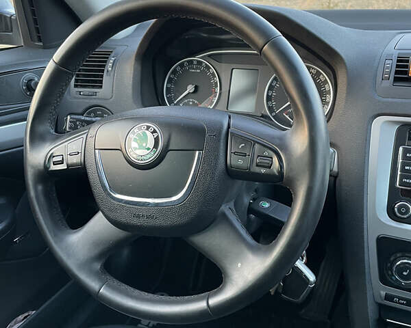 Черный Шкода Октавия, объемом двигателя 2 л и пробегом 251 тыс. км за 10850 $, фото 88 на Automoto.ua