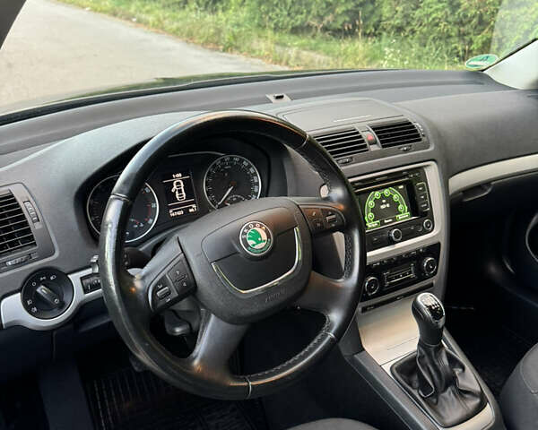 Черный Шкода Октавия, объемом двигателя 1.4 л и пробегом 167 тыс. км за 7950 $, фото 32 на Automoto.ua