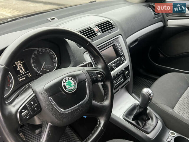 Черный Шкода Октавия, объемом двигателя 2 л и пробегом 234 тыс. км за 8899 $, фото 60 на Automoto.ua