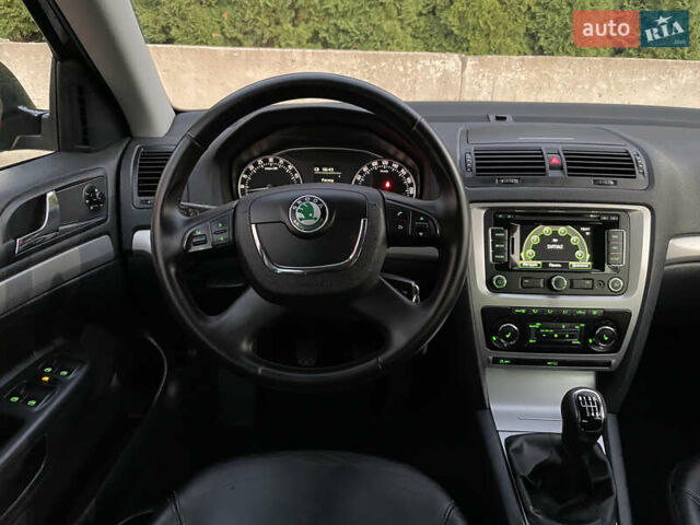 Чорний Шкода Октавія, об'ємом двигуна 2 л та пробігом 228 тис. км за 10799 $, фото 121 на Automoto.ua