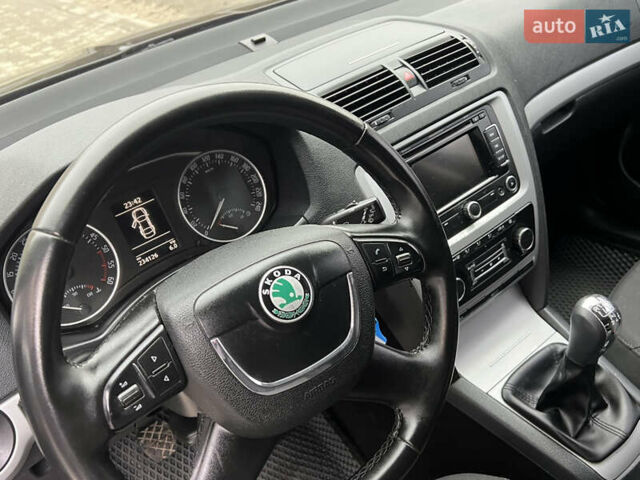 Черный Шкода Октавия, объемом двигателя 2 л и пробегом 234 тыс. км за 8899 $, фото 59 на Automoto.ua