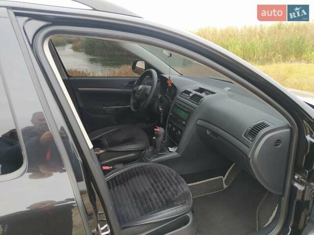 Черный Шкода Октавия, объемом двигателя 1.6 л и пробегом 245 тыс. км за 8800 $, фото 6 на Automoto.ua