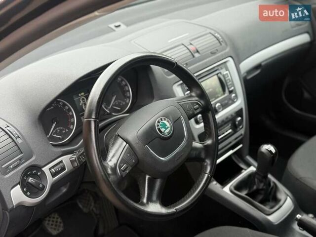 Черный Шкода Октавия, объемом двигателя 1.6 л и пробегом 218 тыс. км за 8450 $, фото 28 на Automoto.ua