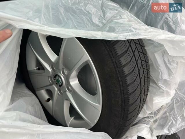 Черный Шкода Октавия, объемом двигателя 2 л и пробегом 220 тыс. км за 12500 $, фото 61 на Automoto.ua