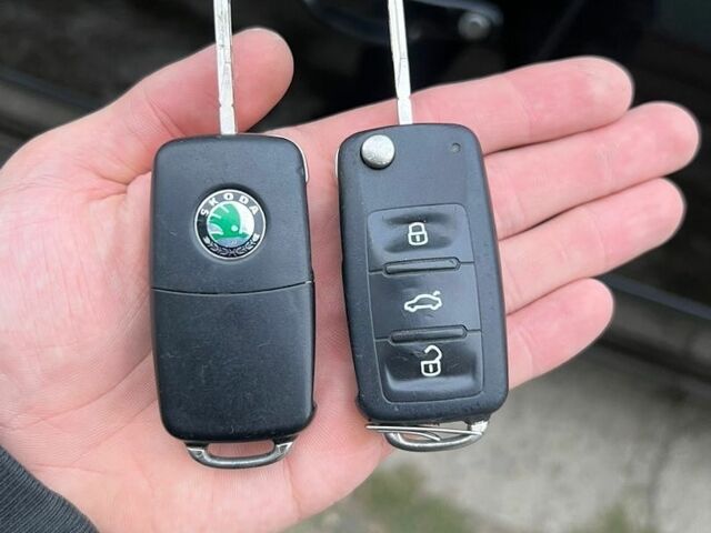 Черный Шкода Октавия, объемом двигателя 1.8 л и пробегом 232 тыс. км за 7900 $, фото 18 на Automoto.ua