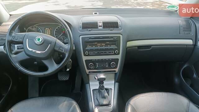Черный Шкода Октавия, объемом двигателя 2 л и пробегом 201 тыс. км за 11200 $, фото 10 на Automoto.ua