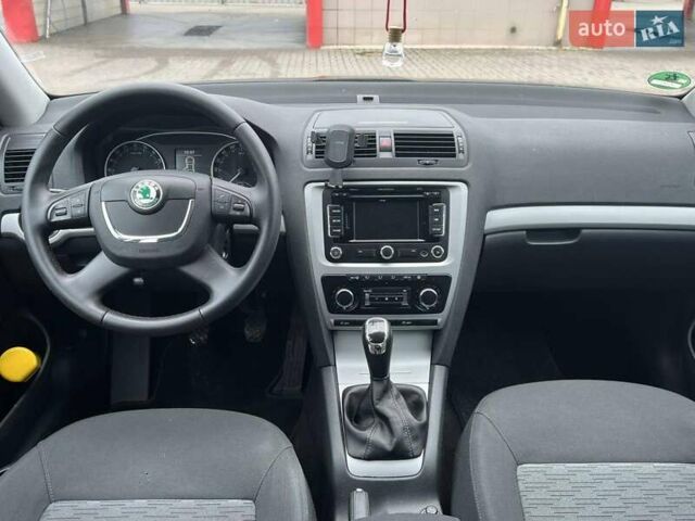 Черный Шкода Октавия, объемом двигателя 1.6 л и пробегом 260 тыс. км за 8200 $, фото 6 на Automoto.ua