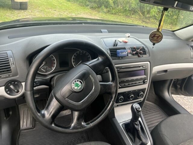 Чорний Шкода Октавія, об'ємом двигуна 1.6 л та пробігом 280 тис. км за 7700 $, фото 7 на Automoto.ua