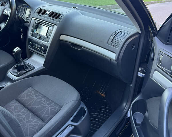 Шкода Октавия 2012 в Ровно на Automoto.ua Черный Шкода Октавия, объемом двигателя 1.6 л и пробегом 181 тыс. км за 9750 $, фото 27 на Automoto.ua