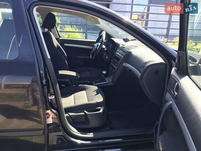 Чорний Шкода Октавія, об'ємом двигуна 1.8 л та пробігом 273 тис. км за 6799 $, фото 13 на Automoto.ua