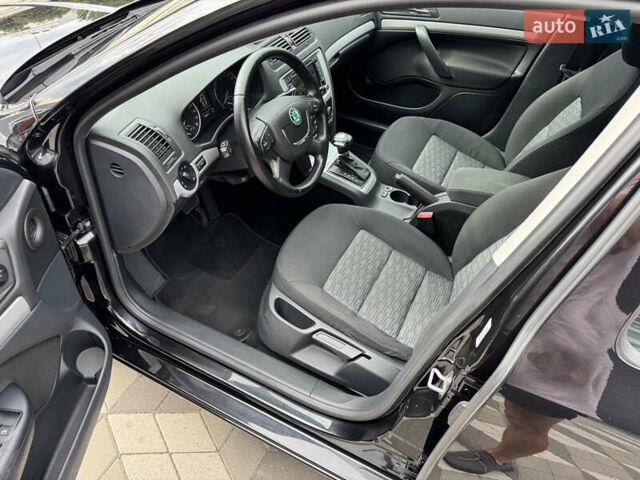 Черный Шкода Октавия, объемом двигателя 2 л и пробегом 229 тыс. км за 10200 $, фото 46 на Automoto.ua