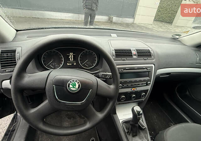 Черный Шкода Октавия, объемом двигателя 1.6 л и пробегом 280 тыс. км за 8500 $, фото 6 на Automoto.ua