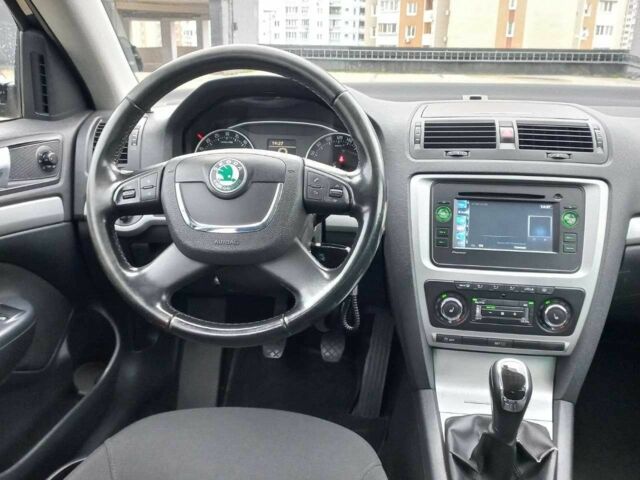 Черный Шкода Октавия, объемом двигателя 2 л и пробегом 340 тыс. км за 9100 $, фото 15 на Automoto.ua