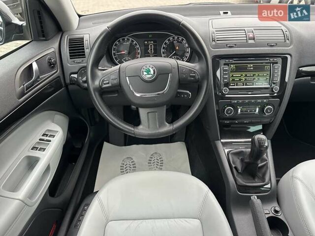 Черный Шкода Октавия, объемом двигателя 2 л и пробегом 220 тыс. км за 12500 $, фото 22 на Automoto.ua