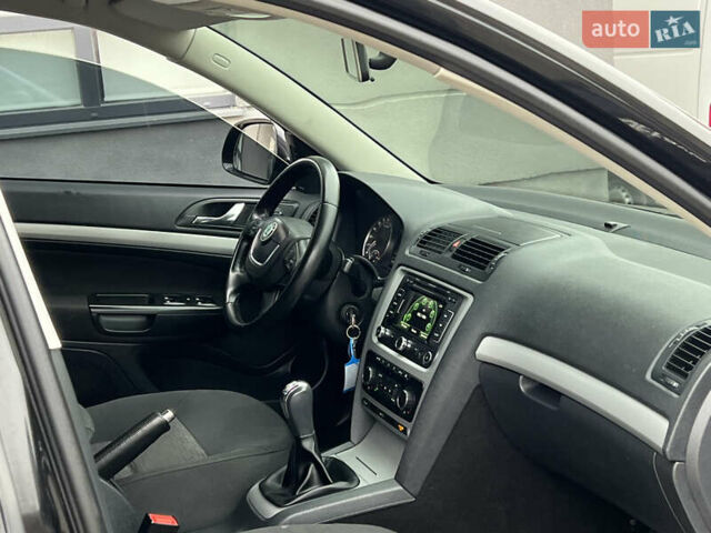 Черный Шкода Октавия, объемом двигателя 2 л и пробегом 234 тыс. км за 8899 $, фото 53 на Automoto.ua