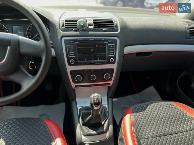 Черный Шкода Октавия, объемом двигателя 1.6 л и пробегом 324 тыс. км за 7999 $, фото 36 на Automoto.ua