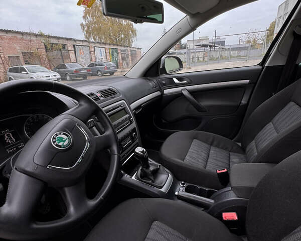Черный Шкода Октавия, объемом двигателя 1.8 л и пробегом 226 тыс. км за 8100 $, фото 24 на Automoto.ua