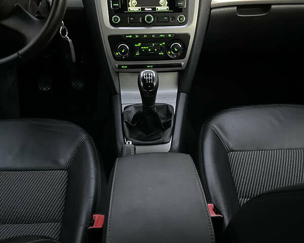 Чорний Шкода Октавія, об'ємом двигуна 2 л та пробігом 228 тис. км за 10799 $, фото 119 на Automoto.ua