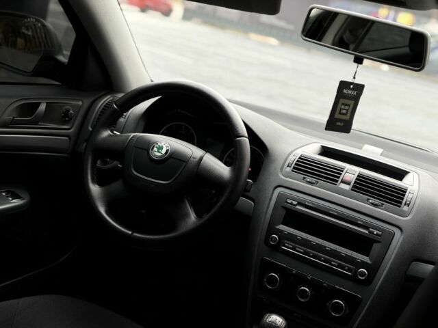 Черный Шкода Октавия, объемом двигателя 1.6 л и пробегом 189 тыс. км за 8800 $, фото 6 на Automoto.ua