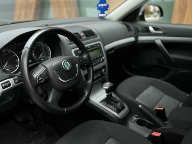 Черный Шкода Октавия, объемом двигателя 1.8 л и пробегом 195 тыс. км за 9750 $, фото 5 на Automoto.ua