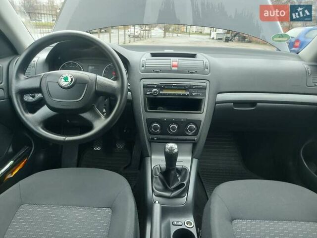 Черный Шкода Октавия, объемом двигателя 1.6 л и пробегом 155 тыс. км за 7500 $, фото 12 на Automoto.ua