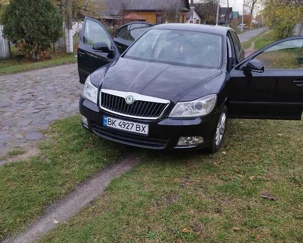 Черный Шкода Октавия, объемом двигателя 1.6 л и пробегом 320 тыс. км за 7200 $, фото 1 на Automoto.ua
