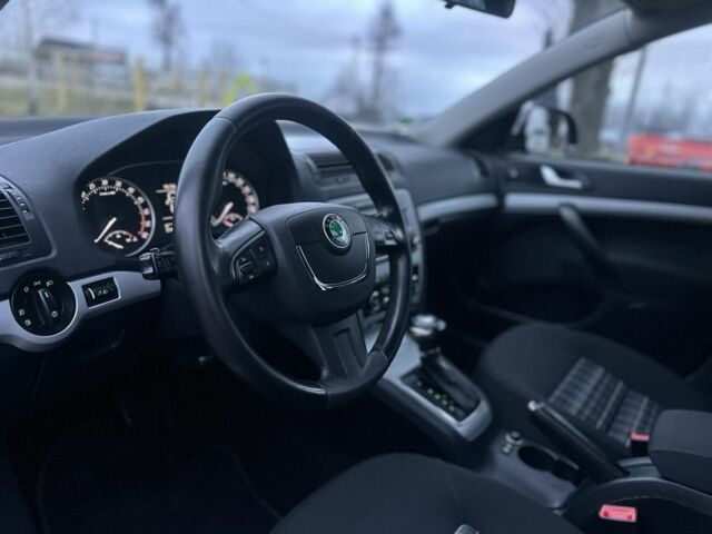 Чорний Шкода Октавія, об'ємом двигуна 2 л та пробігом 214 тис. км за 9500 $, фото 5 на Automoto.ua