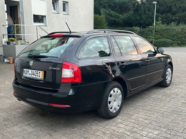 Черный Шкода Октавия, объемом двигателя 1.6 л и пробегом 220 тыс. км за 5500 $, фото 3 на Automoto.ua