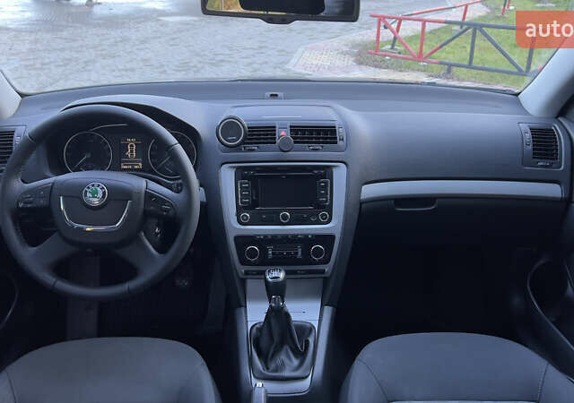 Черный Шкода Октавия, объемом двигателя 1.6 л и пробегом 290 тыс. км за 7900 $, фото 16 на Automoto.ua