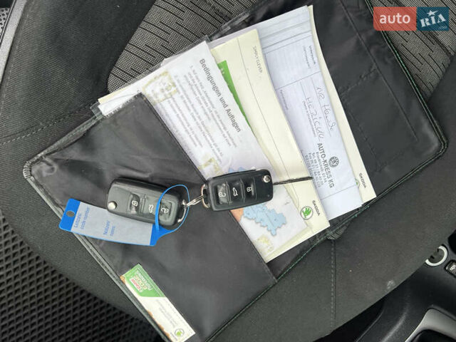 Черный Шкода Октавия, объемом двигателя 2 л и пробегом 234 тыс. км за 8899 $, фото 56 на Automoto.ua