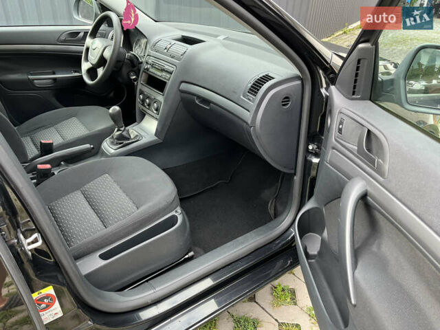 Черный Шкода Октавия, объемом двигателя 1.4 л и пробегом 224 тыс. км за 6600 $, фото 24 на Automoto.ua