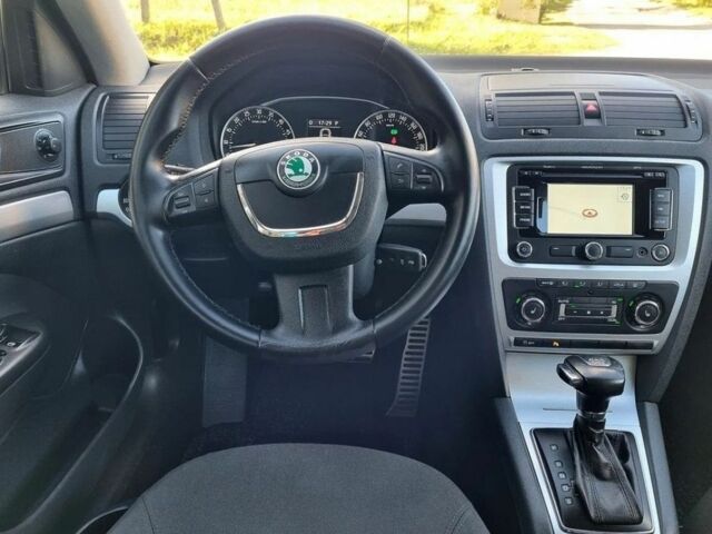 Чорний Шкода Октавія, об'ємом двигуна 2 л та пробігом 197 тис. км за 4200 $, фото 7 на Automoto.ua