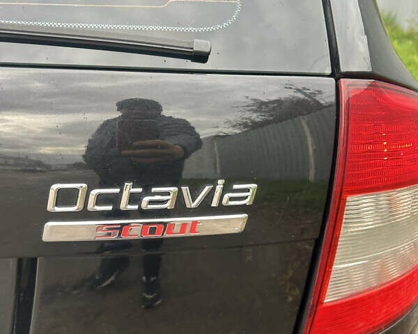 Чорний Шкода Октавія, об'ємом двигуна 2 л та пробігом 283 тис. км за 8600 $, фото 4 на Automoto.ua