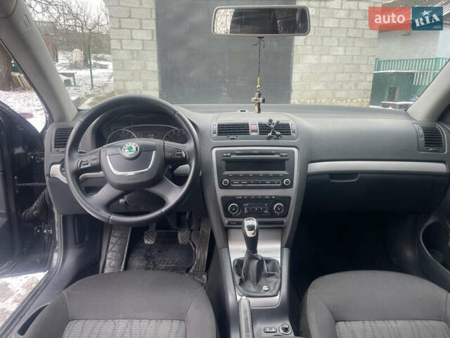 Черный Шкода Октавия, объемом двигателя 1.6 л и пробегом 325 тыс. км за 8500 $, фото 7 на Automoto.ua