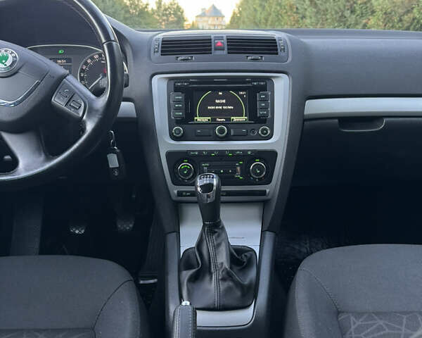 Шкода Октавия 2012 в Ровно на Automoto.ua Черный Шкода Октавия, объемом двигателя 1.6 л и пробегом 181 тыс. км за 9750 $, фото 51 на Automoto.ua