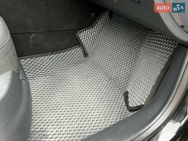 Черный Шкода Октавия, объемом двигателя 2 л и пробегом 234 тыс. км за 8899 $, фото 58 на Automoto.ua