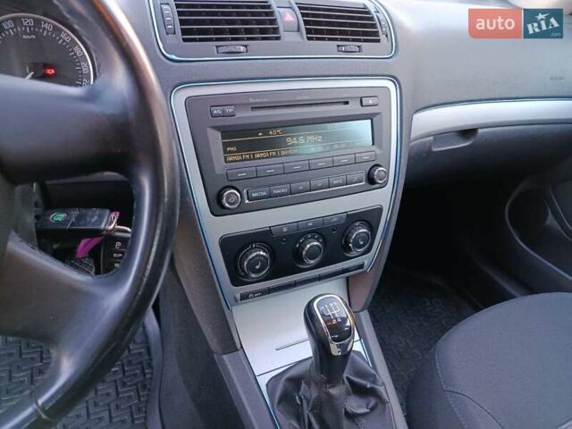 Черный Шкода Октавия, объемом двигателя 1.6 л и пробегом 226 тыс. км за 8200 $, фото 7 на Automoto.ua