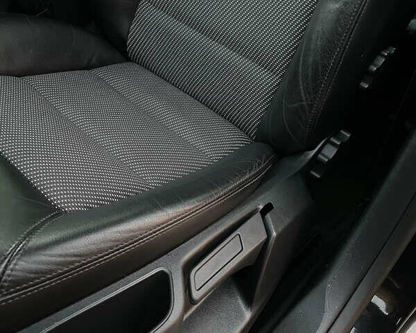 Чорний Шкода Октавія, об'ємом двигуна 2 л та пробігом 228 тис. км за 10799 $, фото 101 на Automoto.ua