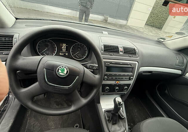 Черный Шкода Октавия, объемом двигателя 1.6 л и пробегом 280 тыс. км за 8500 $, фото 5 на Automoto.ua