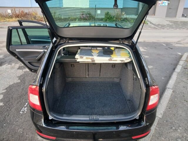 Черный Шкода Октавия, объемом двигателя 1.6 л и пробегом 240 тыс. км за 8800 $, фото 2 на Automoto.ua