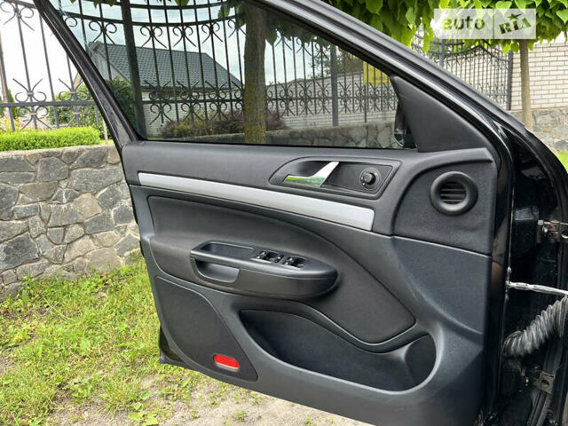 Шкода Октавия 2012 в Житомире на Automoto.ua Черный Шкода Октавия, объемом двигателя 1.6 л и пробегом 269 тыс. км за 7999 $, фото 12 на Automoto.ua