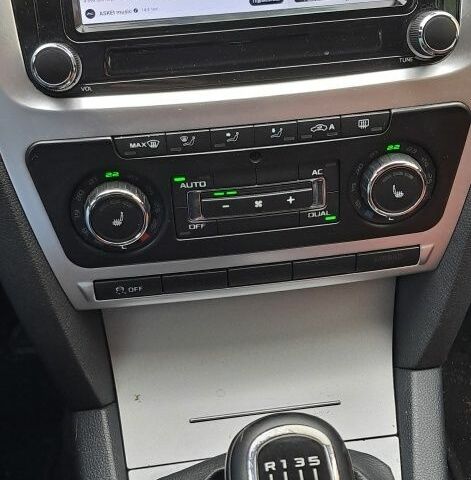 Черный Шкода Октавия, объемом двигателя 1.8 л и пробегом 171 тыс. км за 9000 $, фото 3 на Automoto.ua