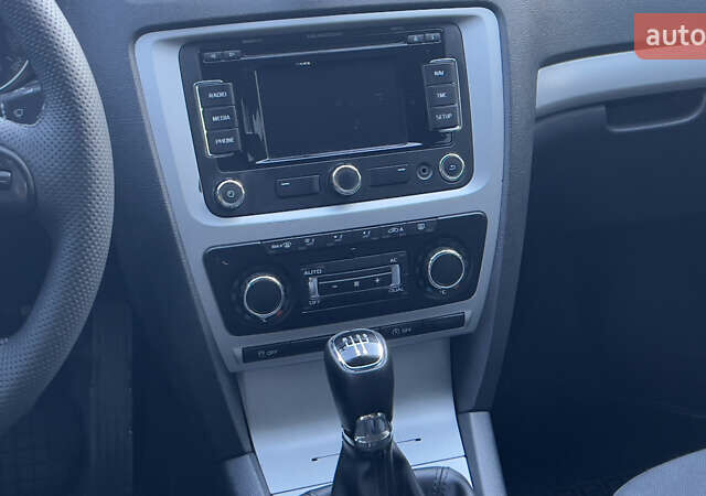 Черный Шкода Октавия, объемом двигателя 1.6 л и пробегом 290 тыс. км за 7900 $, фото 12 на Automoto.ua