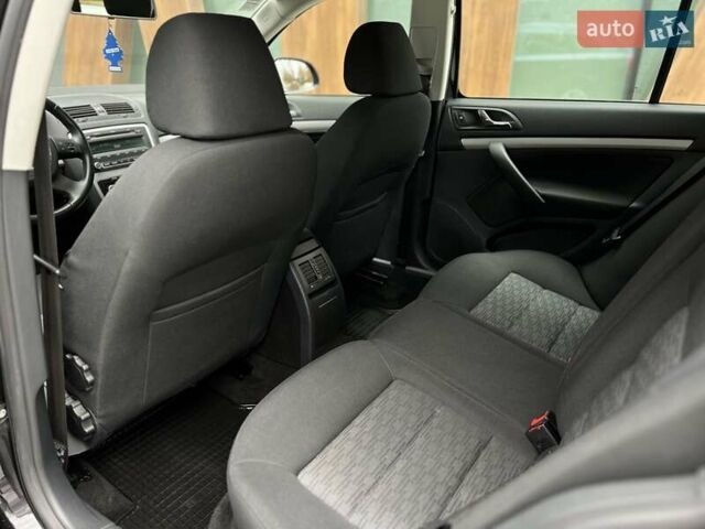 Черный Шкода Октавия, объемом двигателя 1.8 л и пробегом 195 тыс. км за 9750 $, фото 9 на Automoto.ua